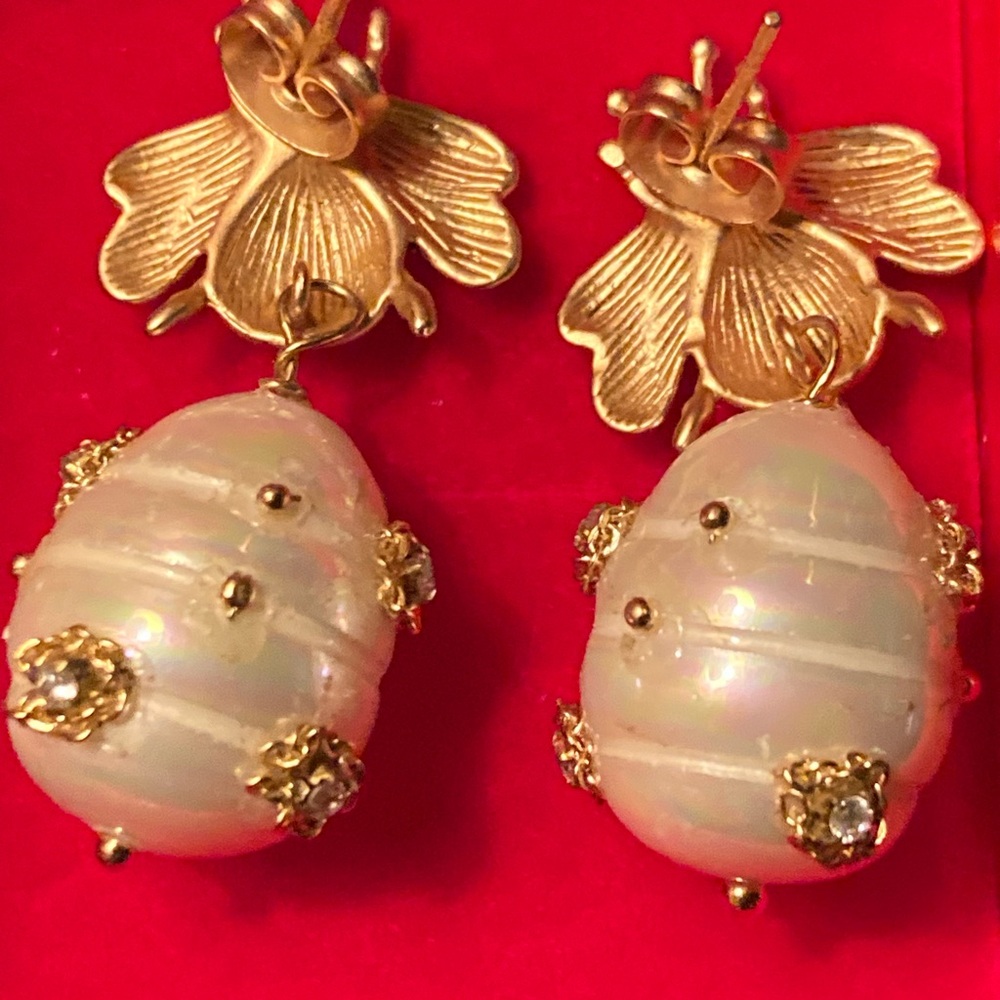 Vintage Honeybee Pierced Earrings - Picture 2 of 3